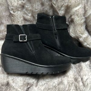 Skechers Suede Zip Ankle Boot